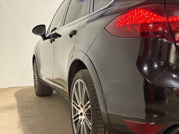 Porsche Cayenne 15 of 30