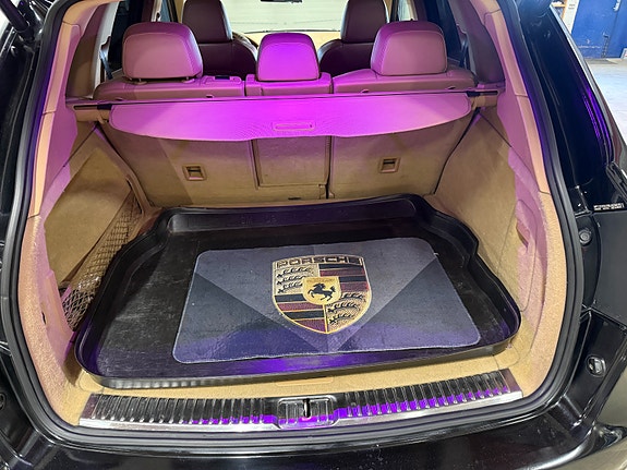 Porsche Cayenne 23 of 30