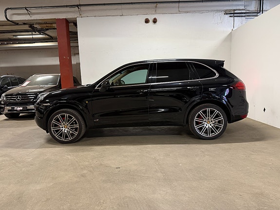 Porsche Cayenne 8 of 30