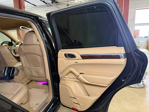 Porsche Cayenne 25 of 30