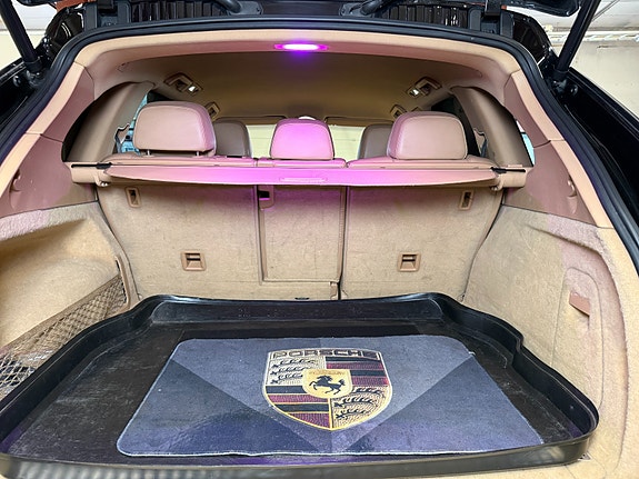 Porsche Cayenne 24 of 30