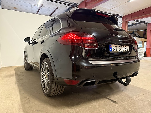 Porsche Cayenne 14 of 30