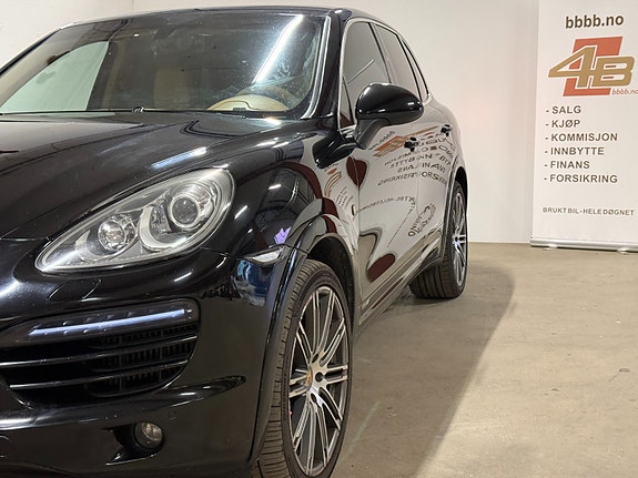 Porsche Cayenne 3 of 30