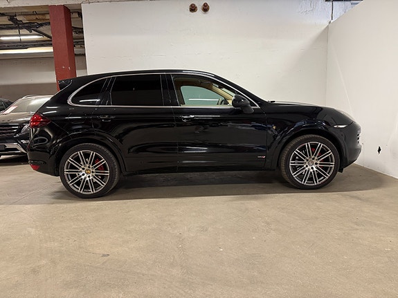 Porsche Cayenne 16 of 30