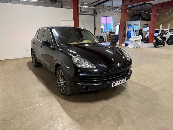 Porsche Cayenne 4 of 30