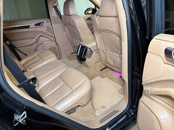 Porsche Cayenne 26 of 30