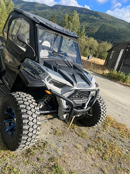 Polaris RZR XP 1000 3 of 5