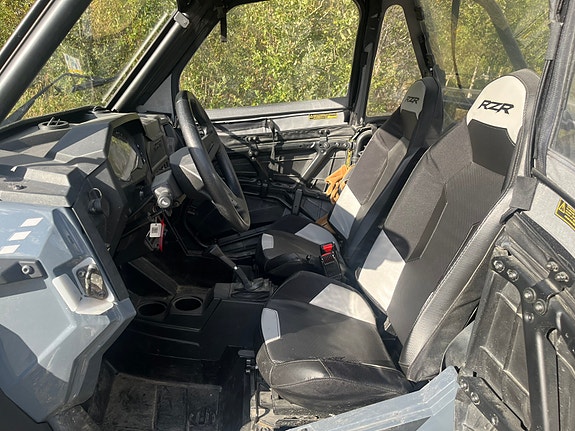 Polaris RZR XP 1000 7 of 10