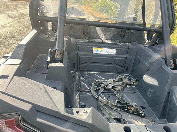 Polaris RZR XP 1000 6 of 10