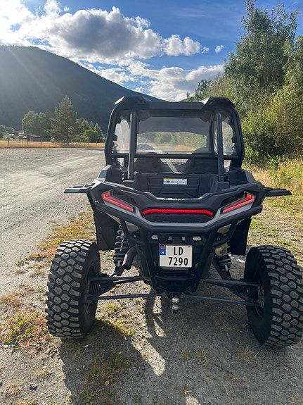 Polaris RZR XP 1000 5 of 5