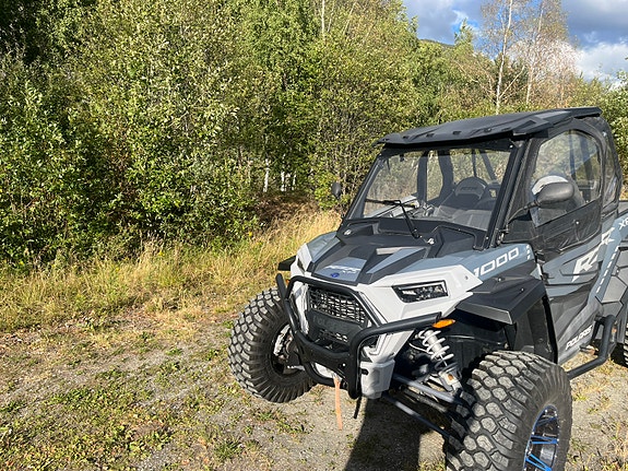 Polaris RZR XP 1000 4 of 5