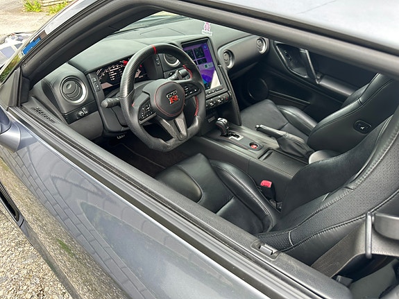 Nissan GT-R 6 of 20