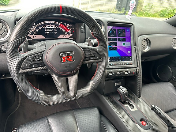 Nissan GT-R 8 of 20
