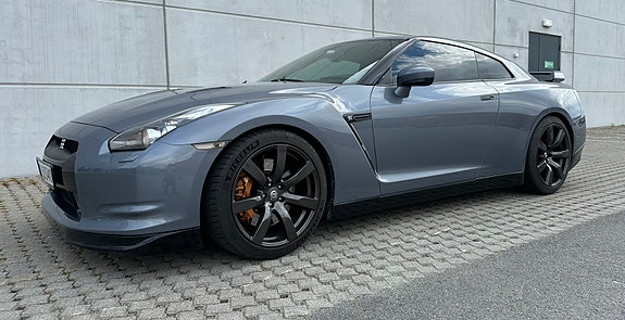 Nissan GT-R 2 of 20