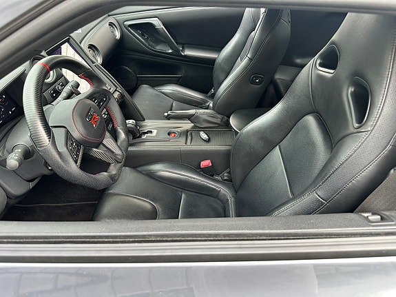 Nissan GT-R 12 of 20