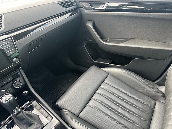 Skoda Superb 10 of 15