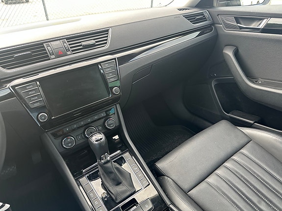 Skoda Superb 9 of 15