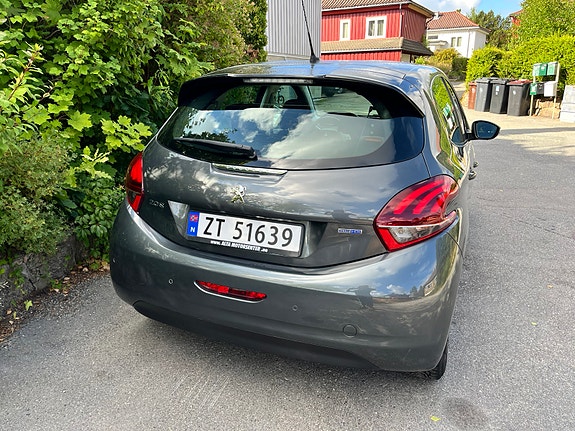Peugeot 208 5 of 16