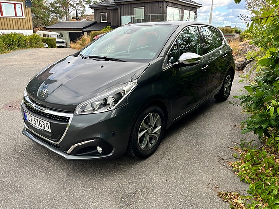 Peugeot 208 3 of 16