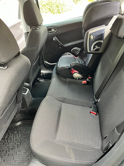 Peugeot 208 15 of 16