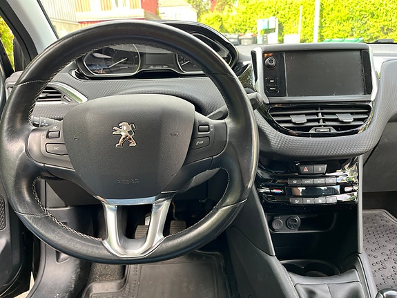 Peugeot 208 9 of 16
