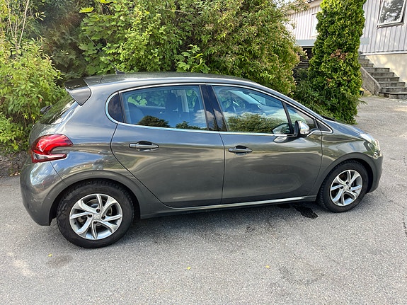 Peugeot 208 4 of 16