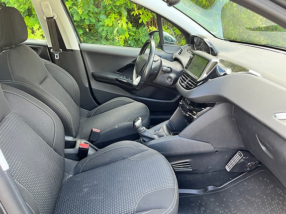 Peugeot 208 7 of 16