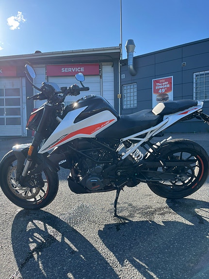 KTM 390 Duke 4 of 10