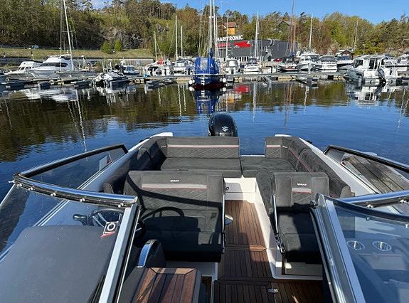 Ibiza 680T med «den nye» 4 sylindret modellen Suzuki 200Hk 4 of 5