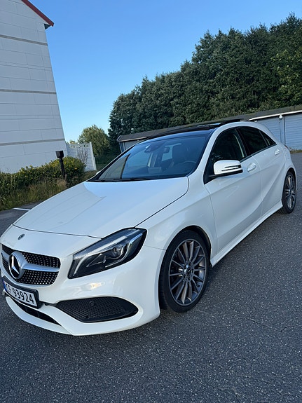 Mercedes-Benz A180 2 of 10
