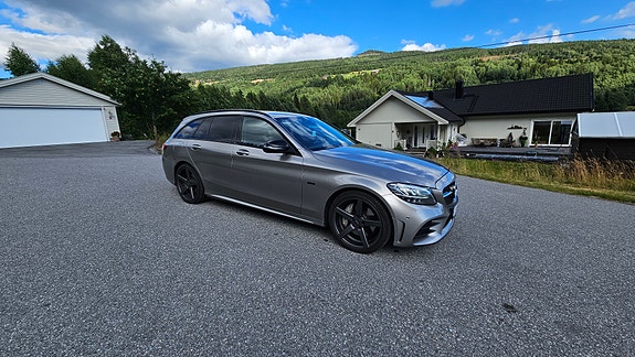 Mercedes-Benz C300 de 2 of 5