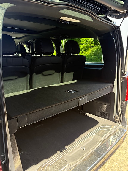 Mercedes-Benz V300 d 8 of 13