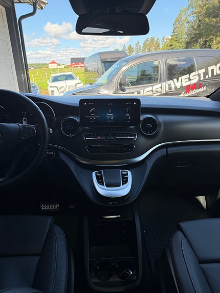 Mercedes-Benz V300 d 12 of 13