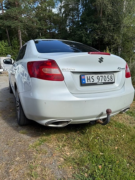 Suzuki Kizashi 3 of 5