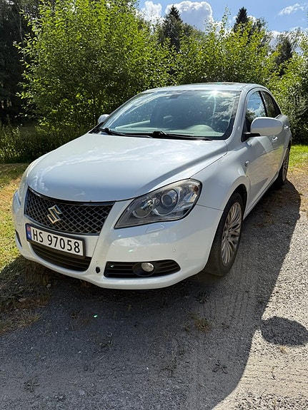 Suzuki Kizashi 2 of 5
