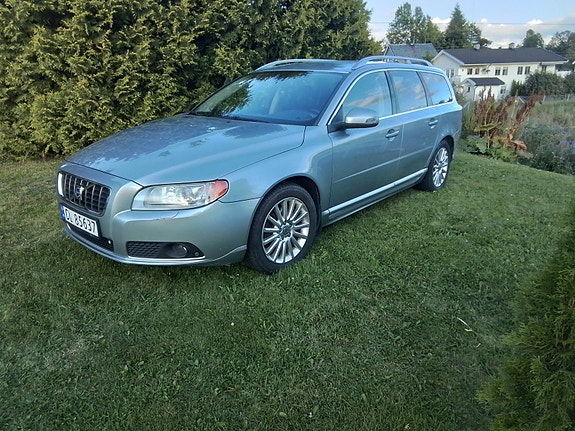 Volvo V70 2 of 5