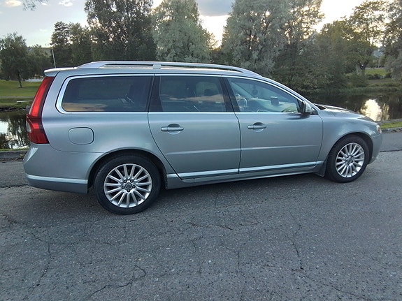 Volvo V70 4 of 5