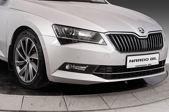 Skoda Superb 2 of 5
