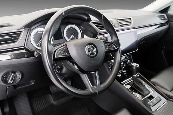Skoda Superb 14 of 28