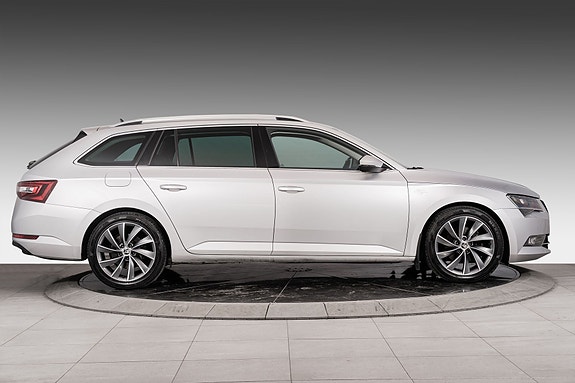 Skoda Superb 9 of 28