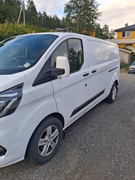 Ford Transit Custom 320L 2 of 16