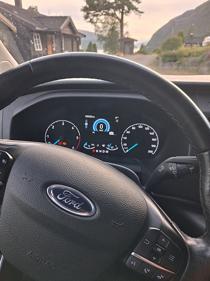 Ford Transit Custom 320L 9 of 16