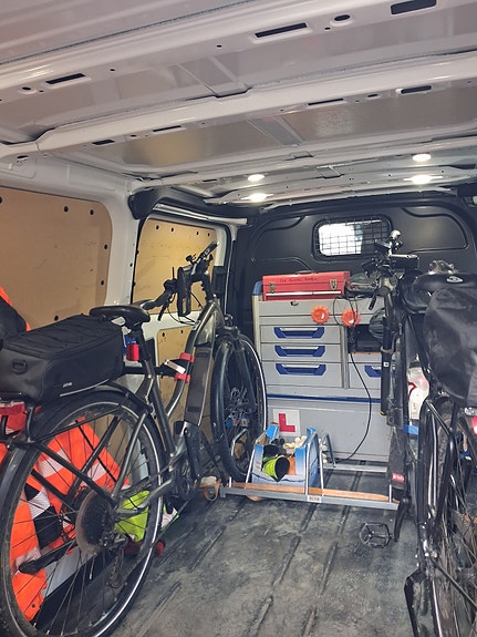 Ford Transit Custom 320L 13 of 16