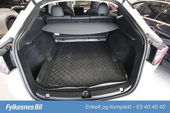 Tesla Model Y 13 of 17