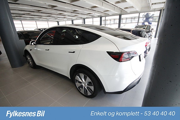 Tesla Model Y 4 of 17