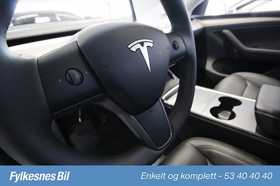 Tesla Model Y 11 of 17