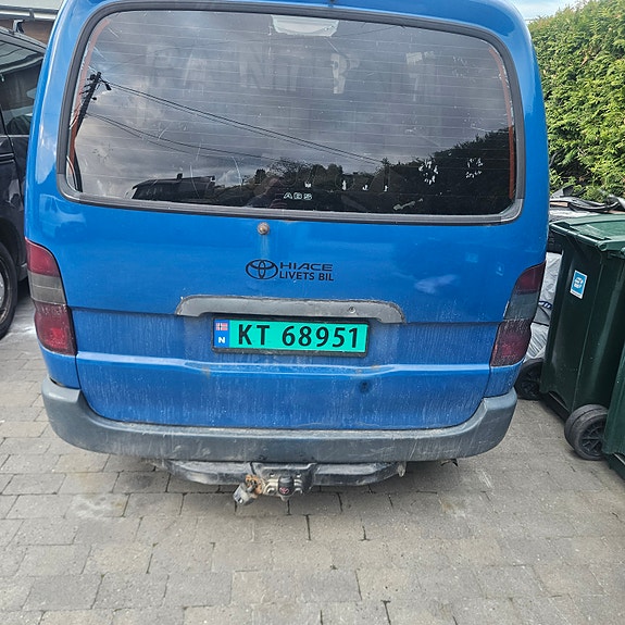 Toyota HiAce 2 of 5