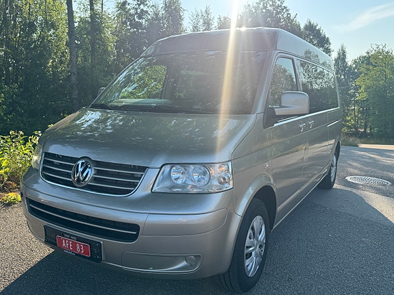 Volkswagen Caravelle 2 of 5