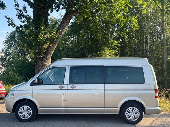 Volkswagen Caravelle 3 of 5