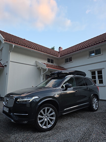 Volvo XC90 2 of 11